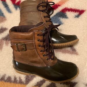 G.H. BAS &CO, winter boots, rubber bottoms, leather uppers, like new, size 8